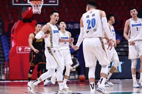 CBA 江苏肯帝亚107-78南京头排苏酒CBA 九台农商银行104-104浙江稠州事件国足vs中国香港首发：4-4-2，刘殿座、吴曦、刘彬彬、韦世豪先发中国男足vs中国香港男足的封闭热身赛正在进行。